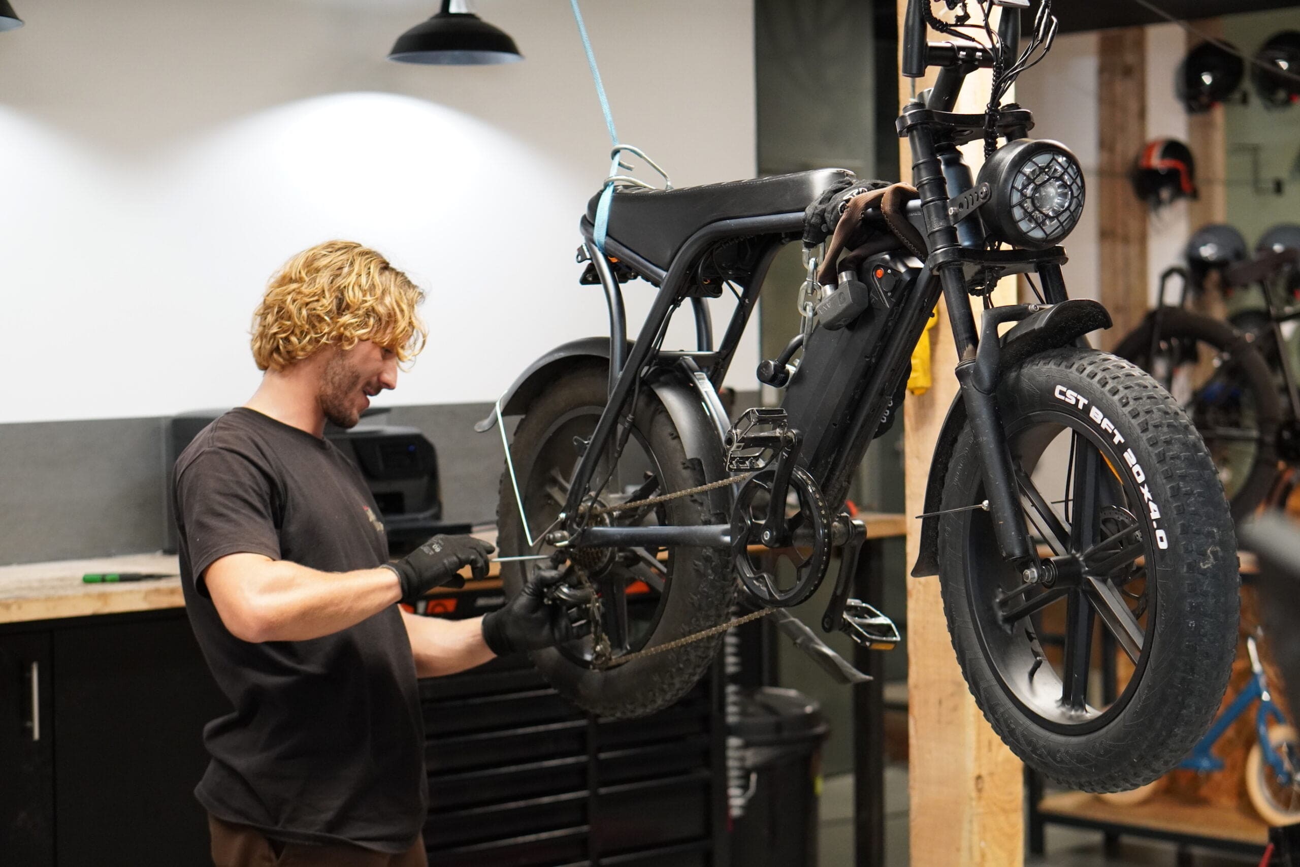 Fatbike-reparatie-scaled.jpg